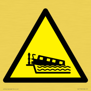 W519 Warning: Grounding narrow boat on lock cill